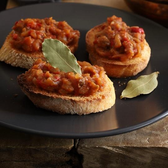 Rețetă de Post: Pâine prăjită cu Zacuscă