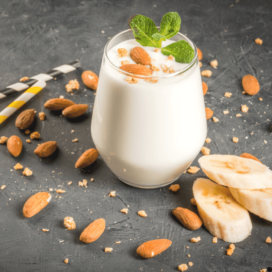 Smoothie cu banane și lapte de migdale